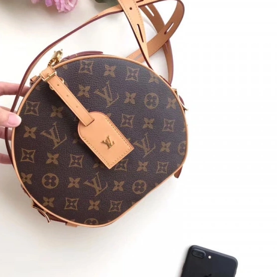 Vuitton BOITE CHAPEAU PETITE Louis 0731